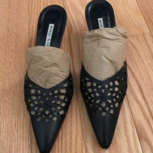 MANOLO BLAHNIK black leather mules